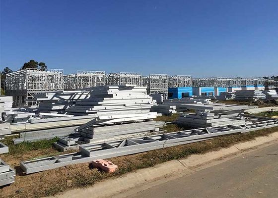 आधुनिक प्रीफैब लाइट स्टील फ्रेम हाउस विला अपार्टमेंट छत ईपीएस सैंडविच पैनल रहने के लिए