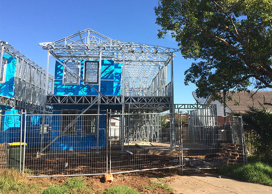 सफेद रंग आधुनिक आर्थिक पूर्वनिर्मित हल्का स्टील हाउस डीपब्लू स्टील फ्रेमिंग